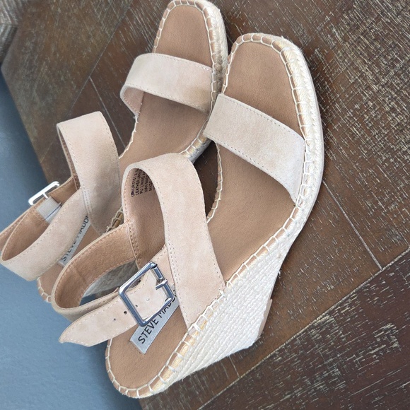 Steve Madden Beige Espadrille Suede Wedge Sandals Heels Size 9.5 Used Like New - Picture 2 of 11